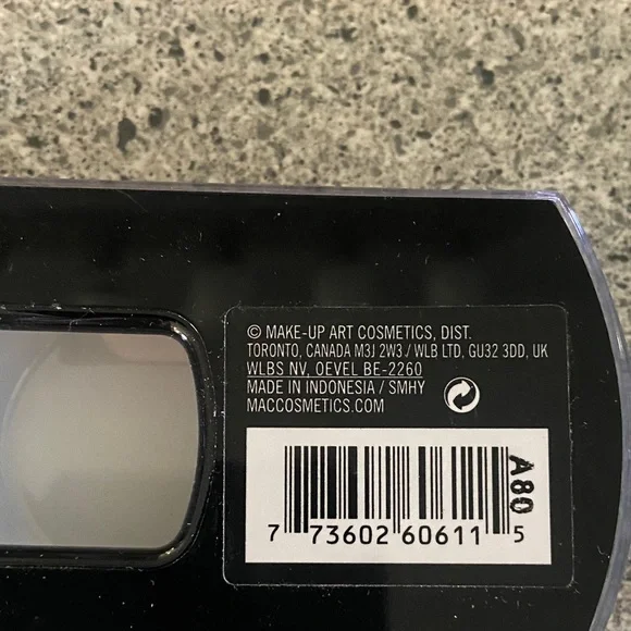 MAC Cosmetics Dramatic Black Lashes - Picture 2 of 3